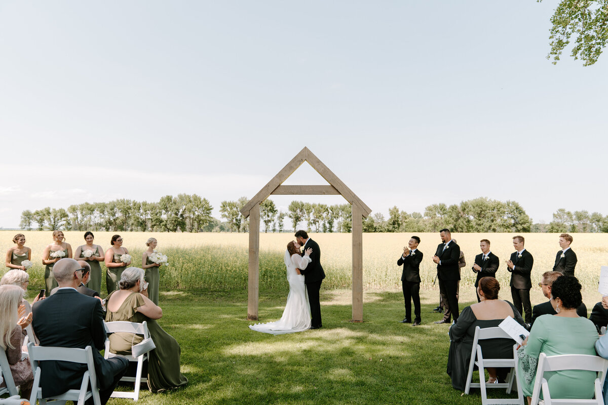 evergreen_weddings_co_canada_wedding_planner_designer_ottawa_winnipeg_toronto_full_service_wedding_planning_management_coordination_coordinating_design_services_designer_luxury_high_end_233