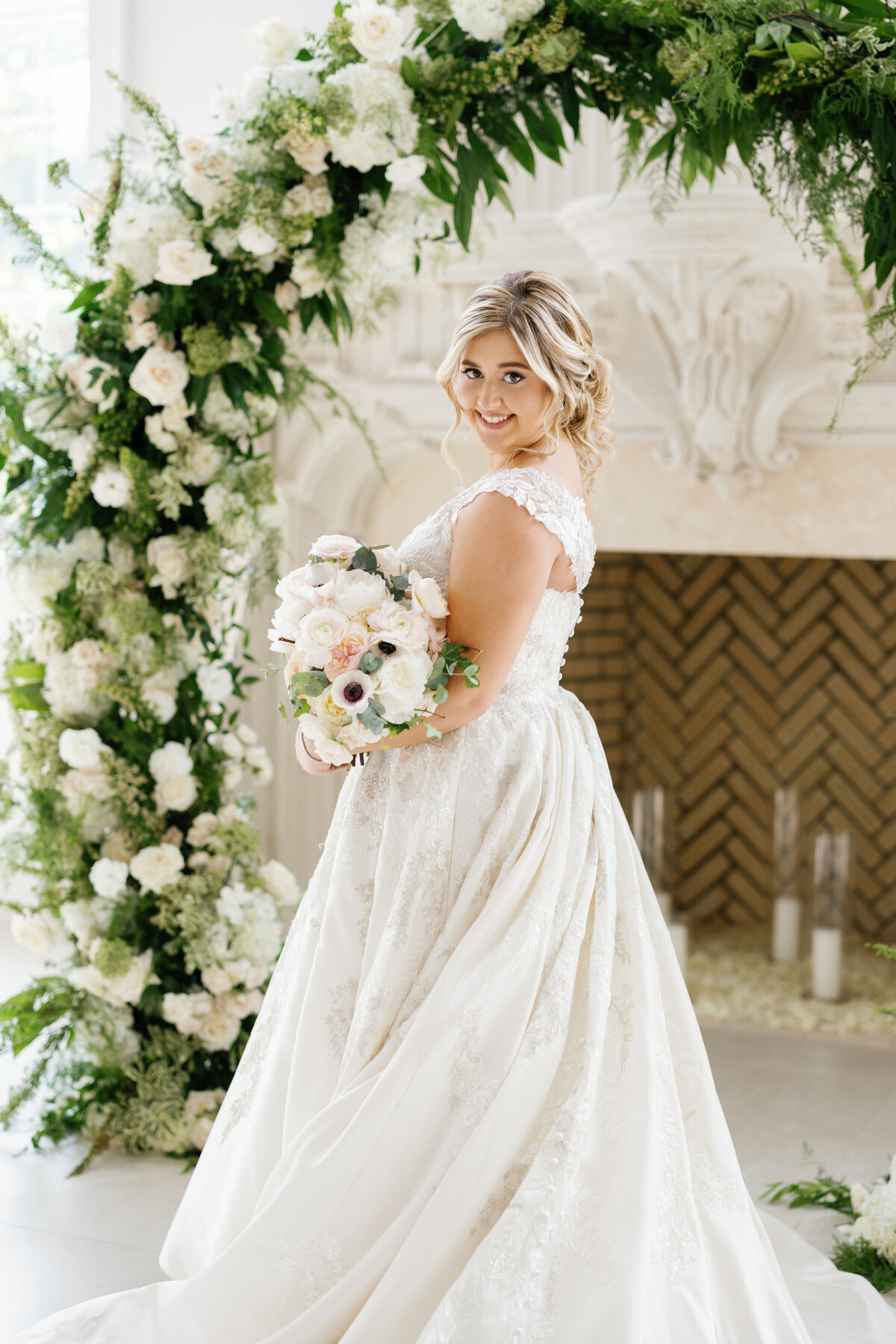 elegant-bride-wedding-flowers-vendors-ct-enza-events