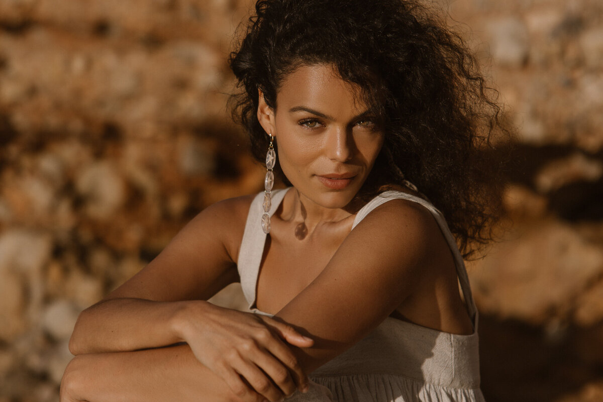 Closeup_Woman_Sitting_Ibiza_Beach_Branding_Shoot
