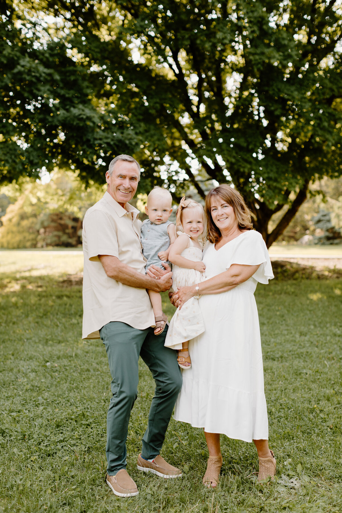 christina_ney_photography_wedding_engagement_lifestyle_photographer_dubuque_iowa_wedding_planning_assistance_adventurous_bold_laidback Family Photography4