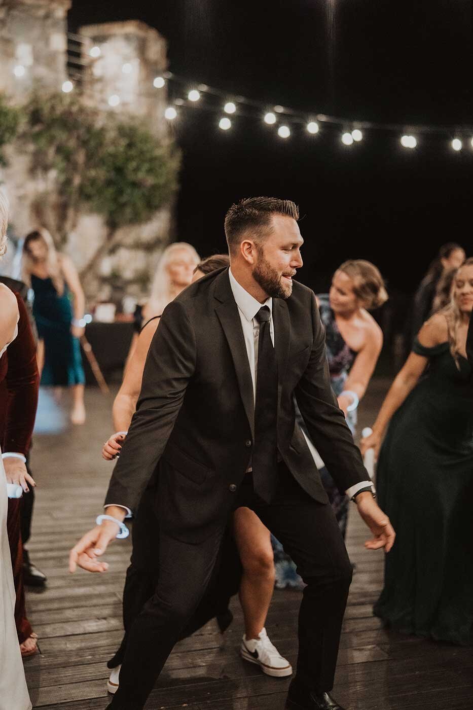 Wedding-guest-dancing-at-reception