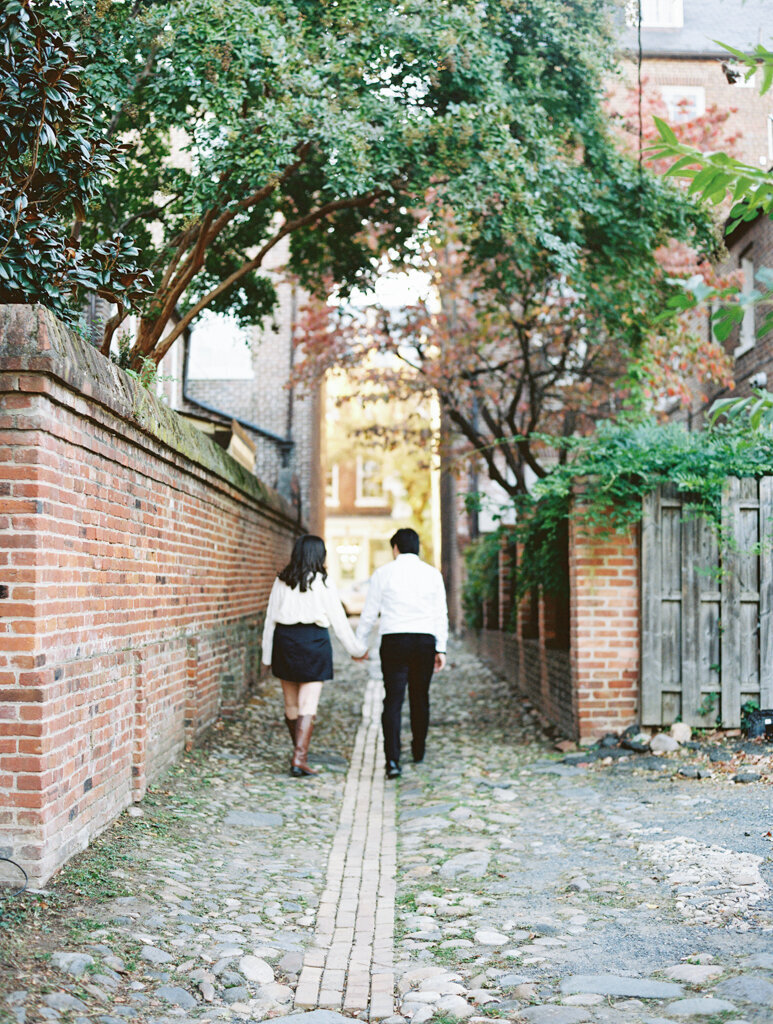 Chelsea&Wes-OldTownAlexandriaEngagementSession-BaltimoreMarylandHybridWeddingPhotographer-NicoleSimenskyPhotography-2