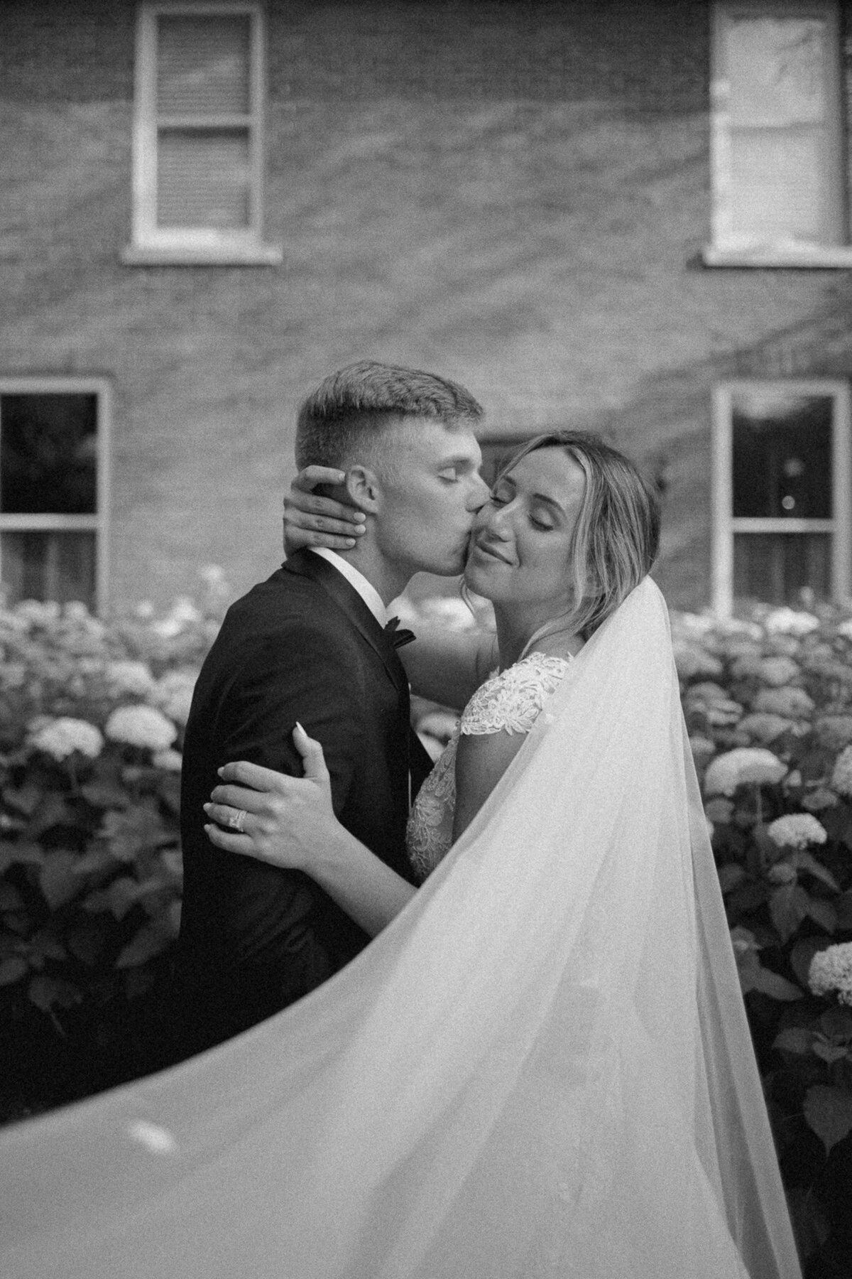 Nichole-Babiez-Photography-Dunham-woods-Geneva-Illinois-Wedding-luxury-editorial-timeless-modern-candid-bride-inspiration-chicago-photographer--109