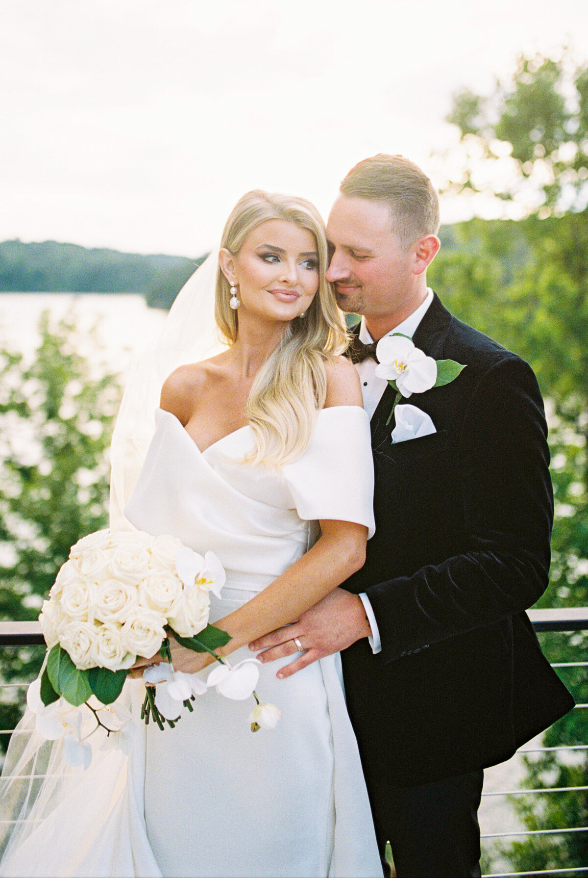 Barn at Smith Lake Wedding Photographer-80