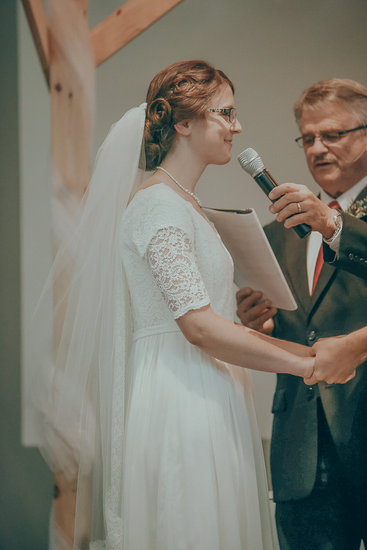wedding ceremony | Iowa wedding photographer | Iowa Photographer | Playlife | Cedar Rapids | Iowa City | Kalona | Alaynna Ann Schwartz-78