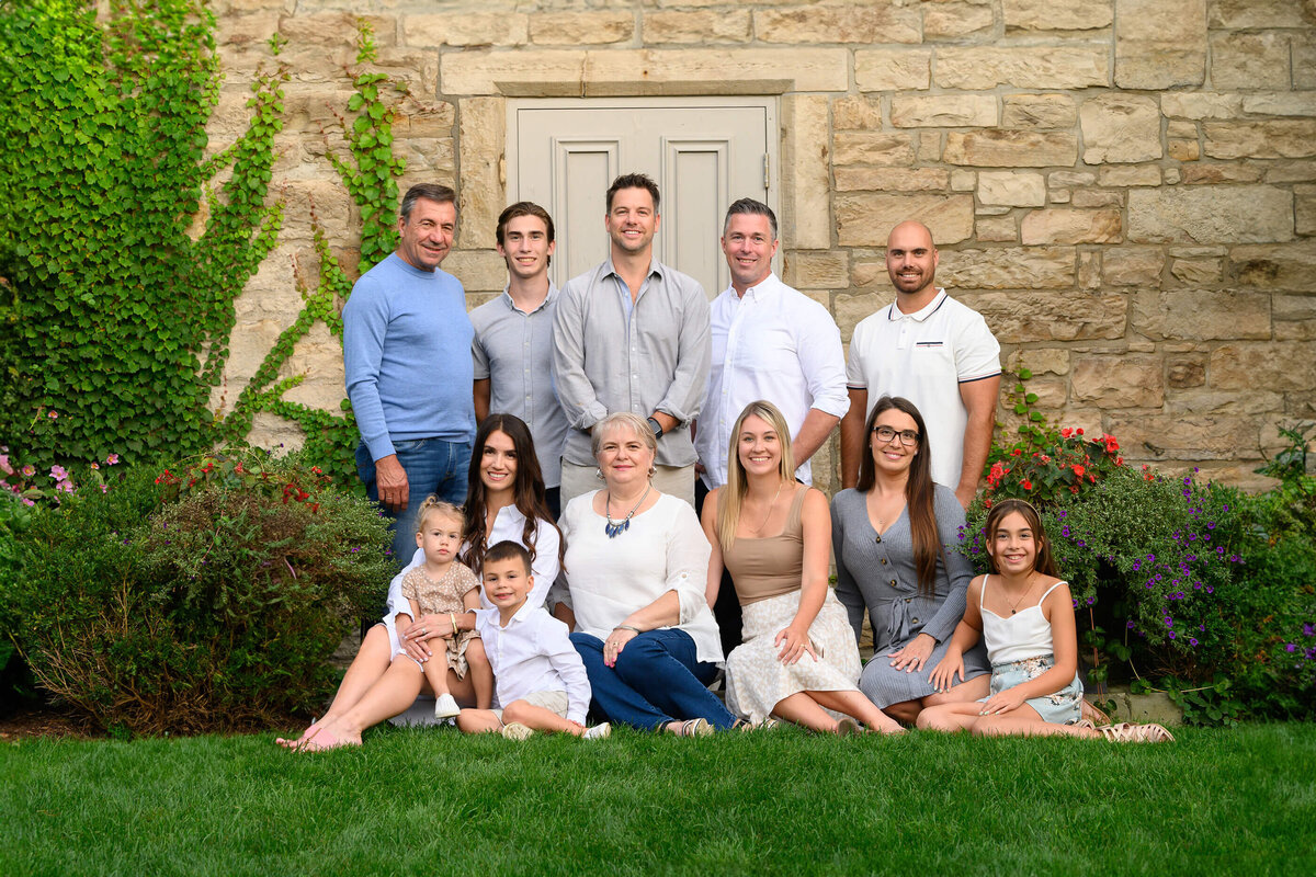 Extended family Burlington, Ontario photo of 11 people
