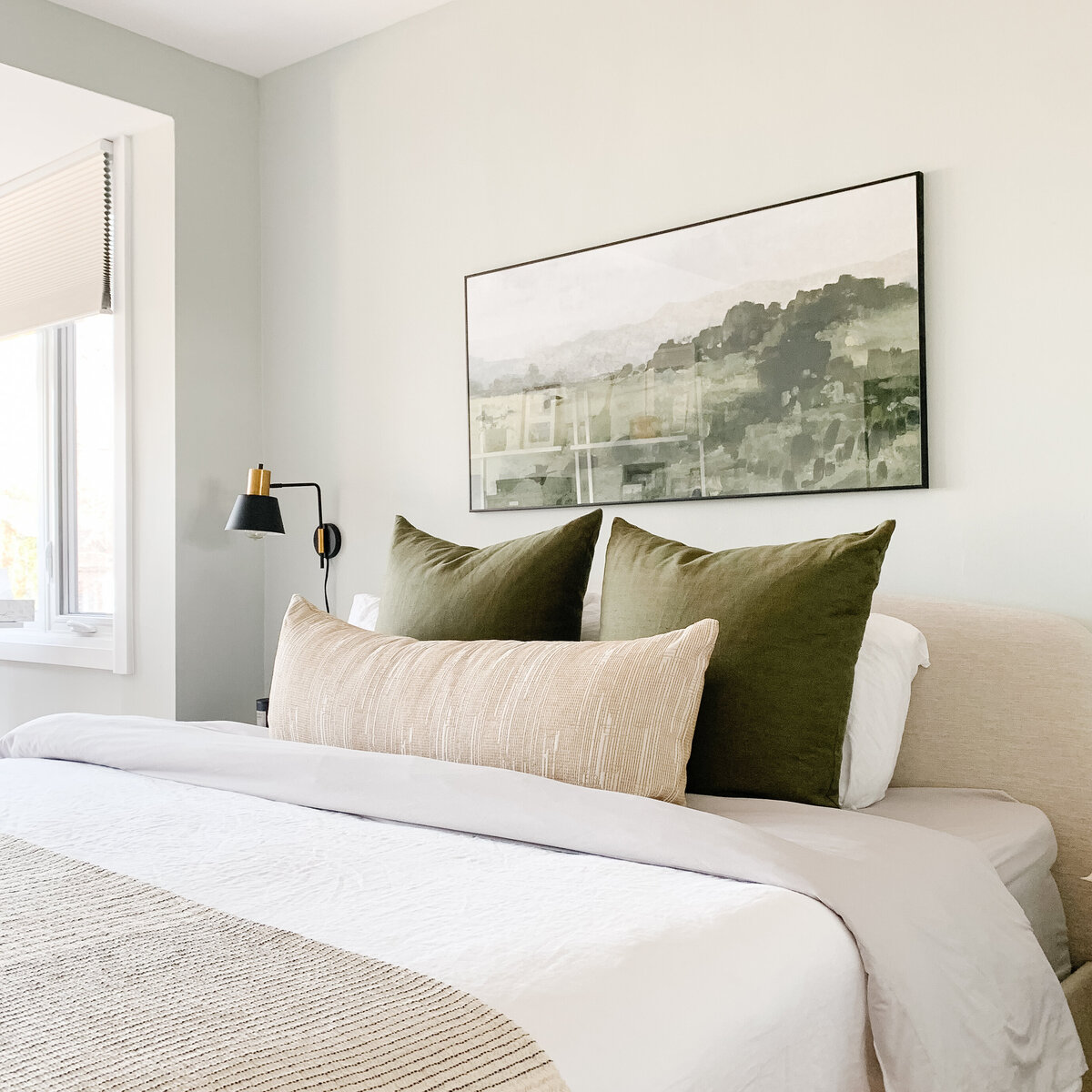 Relaxing green bedroom