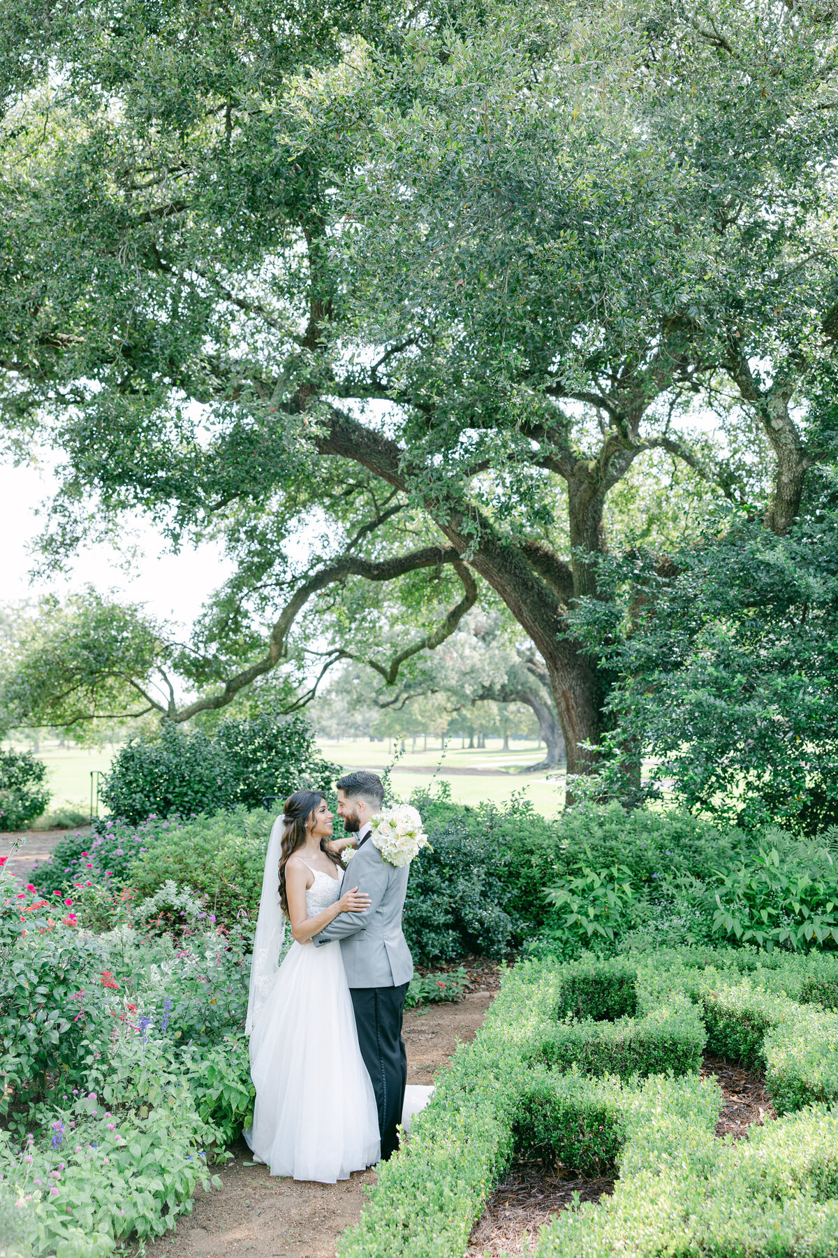 New_Orleans_LongVue_House_and_Gardens_anniversary_session_Alyse_and_Ben_Photography-2402