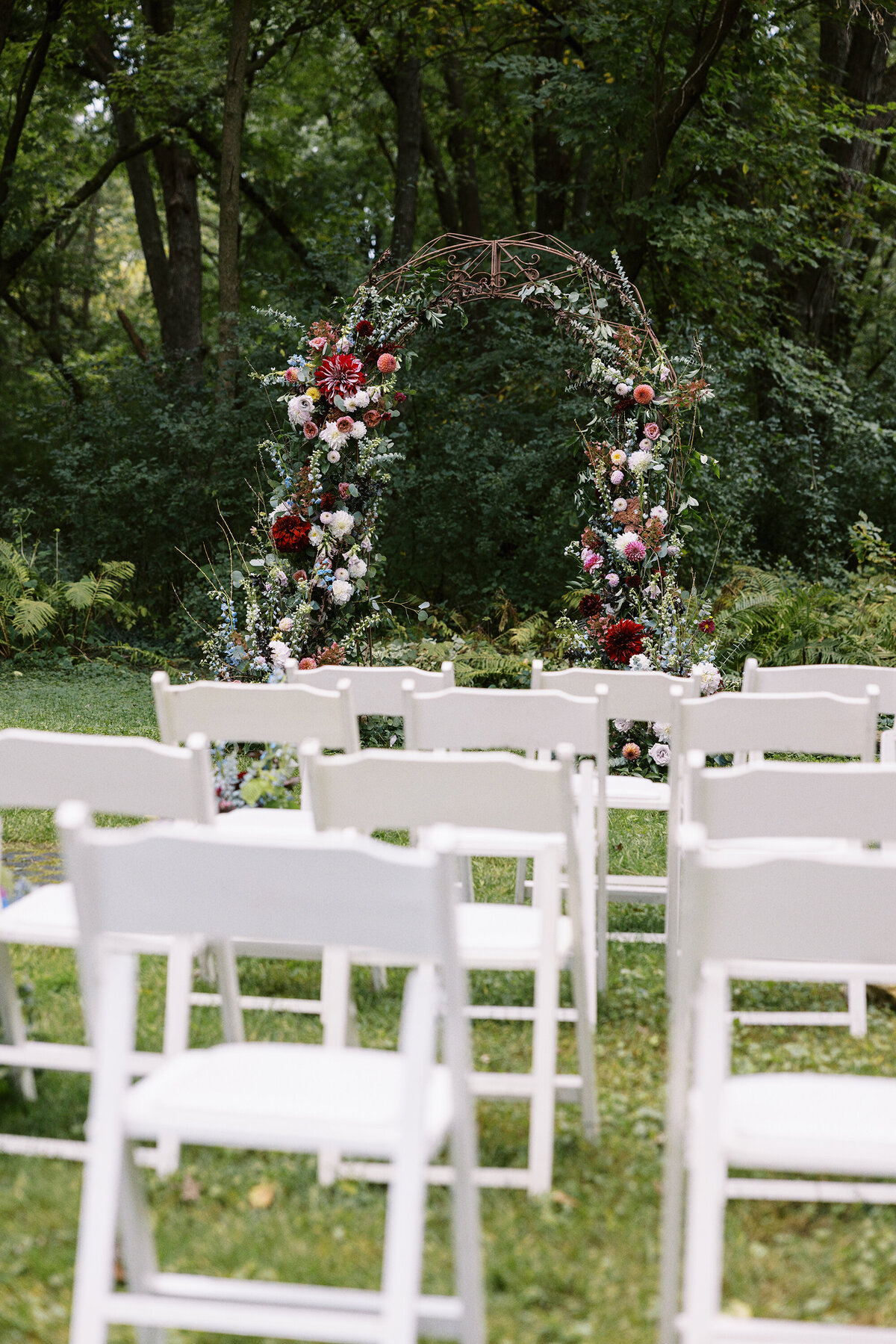 Rainy wedding day at outling lodge in stillwater minnesota  (5)