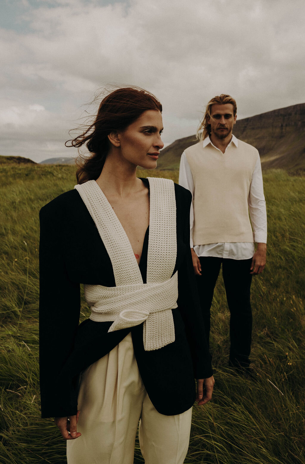 iceland couples session green grass field