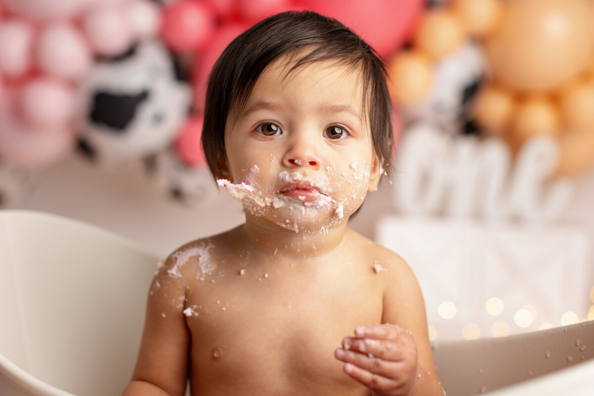 Best NW Arkansas cake smash photographer, cake smash photography near me, baby birthday photoshoot NW Arkansas