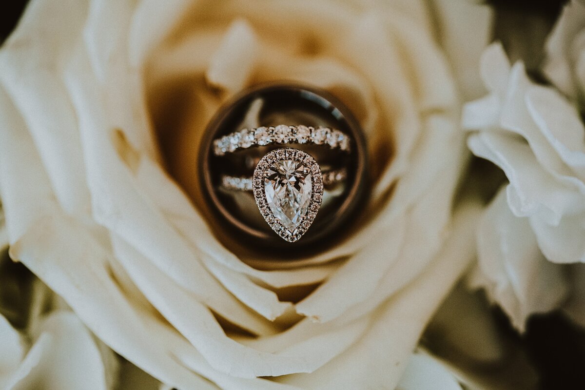 wedding-ring-in-flowers