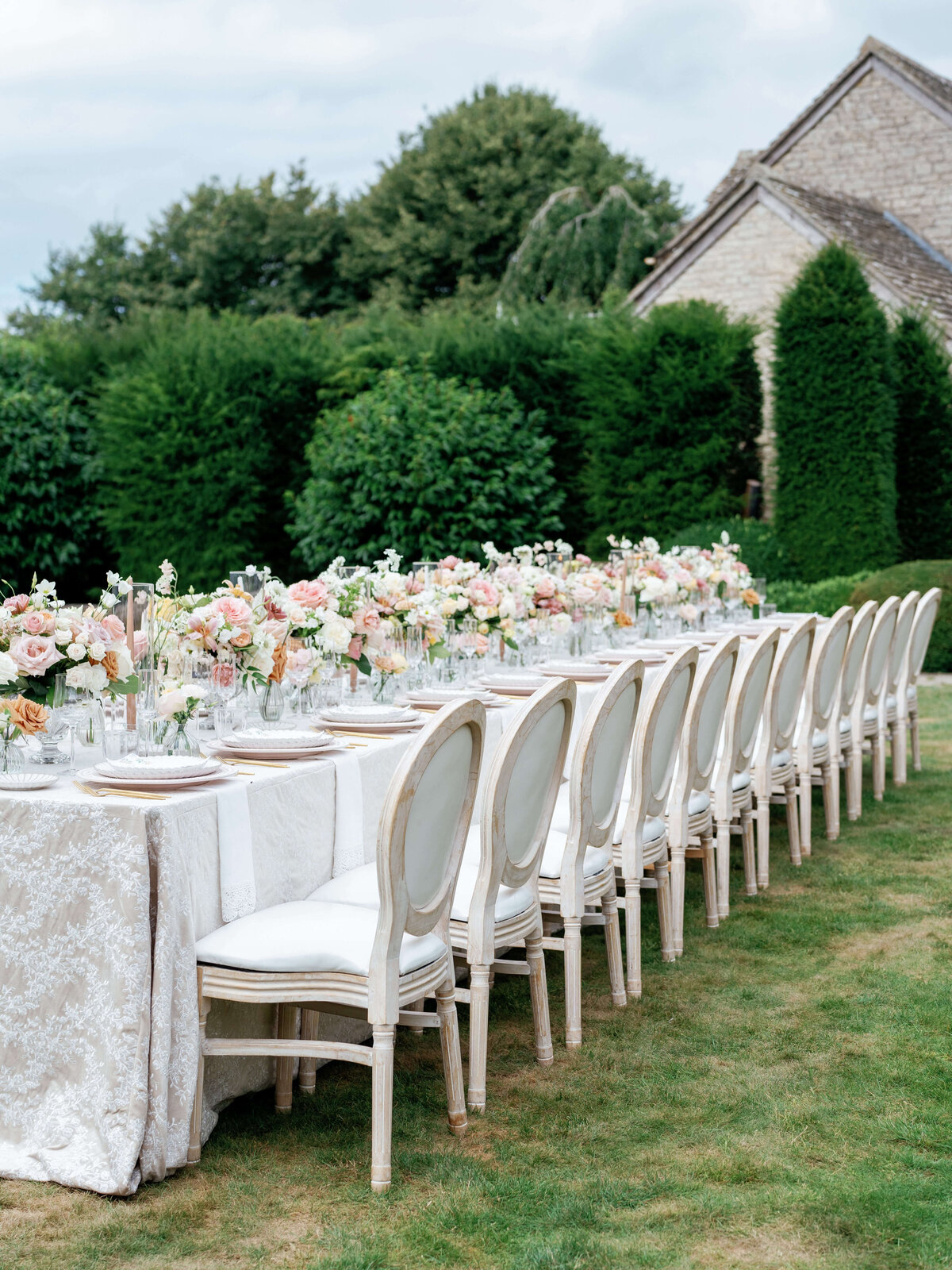 English countryside destination wedding in the Cotswolds