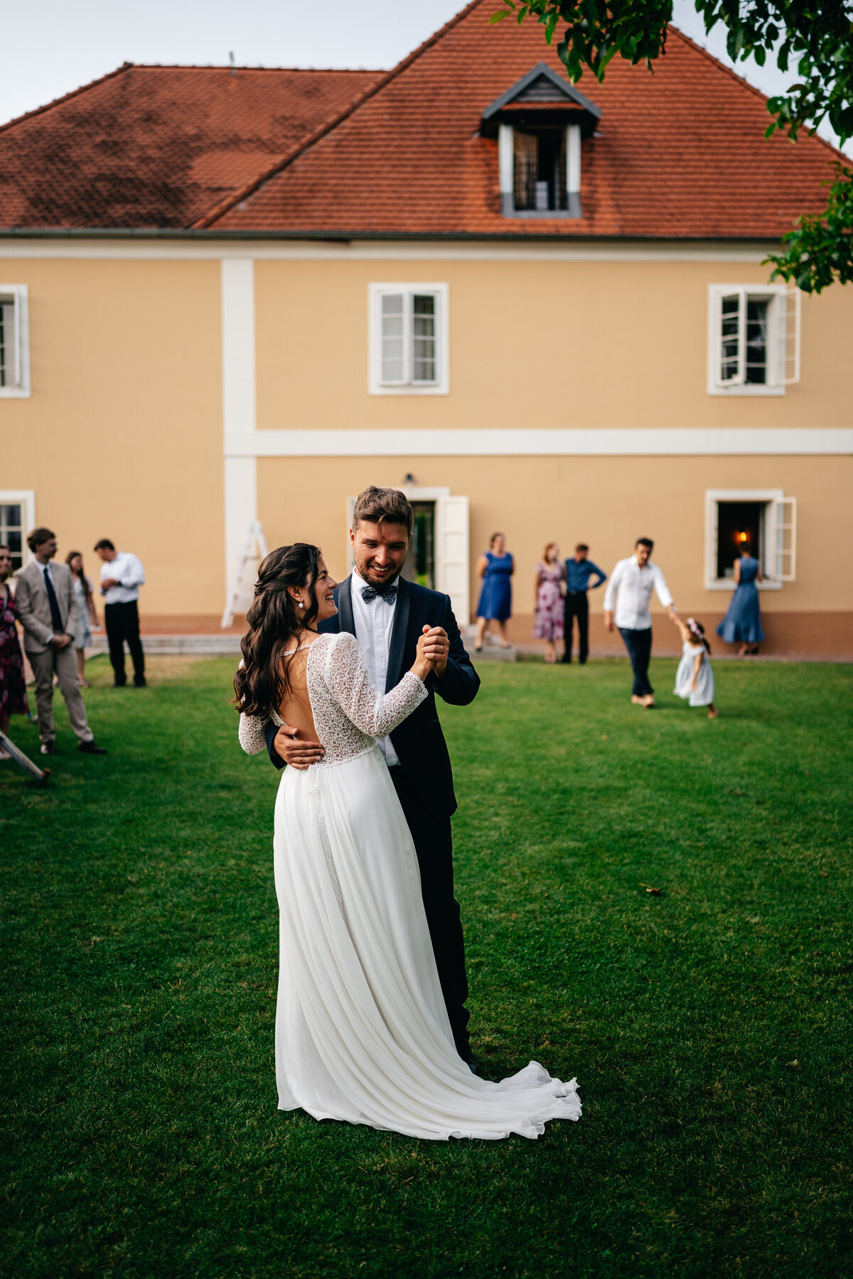 dominika_andrea_fara_brixi_prvni_tanec