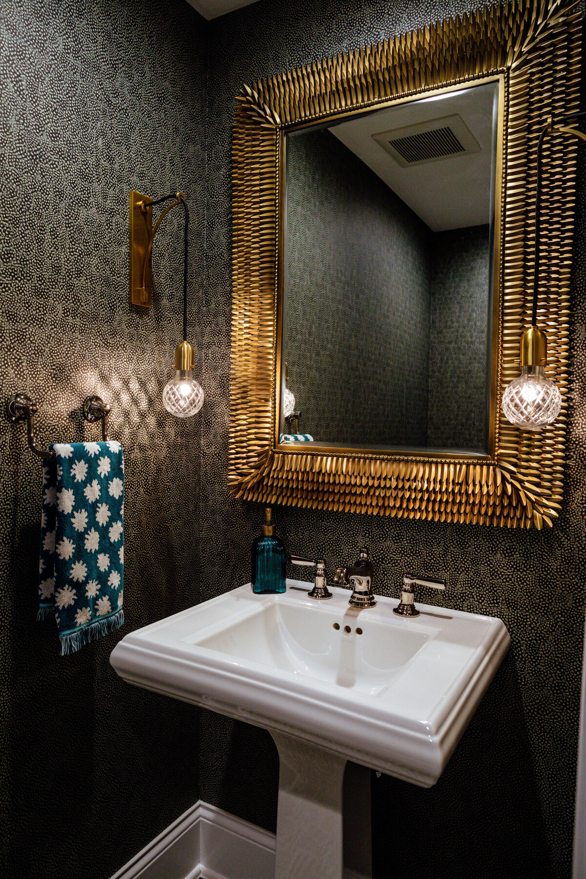 Interior-Photographer-Chicago-Powder-Room-Black