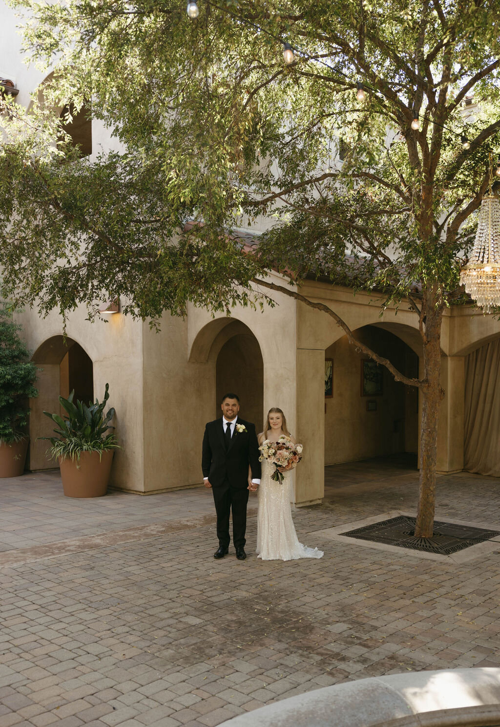 pretty-palm-leaf-event-co-molly-and-rodrigo-wedding-in-serra-plaza-12