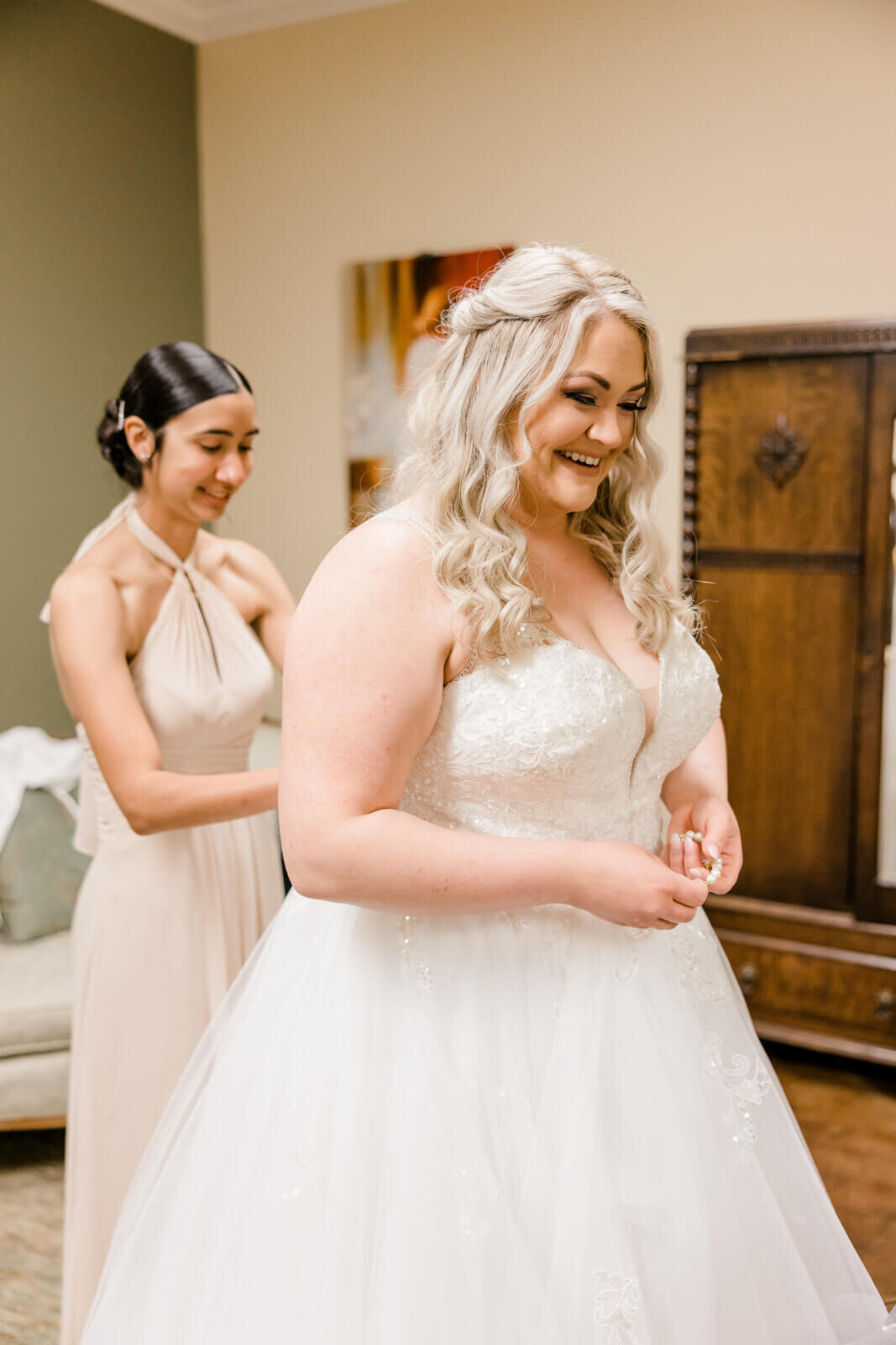 Wedding portraits captured by Vanessa Montano Photography – Livermore vineyard at sunset.