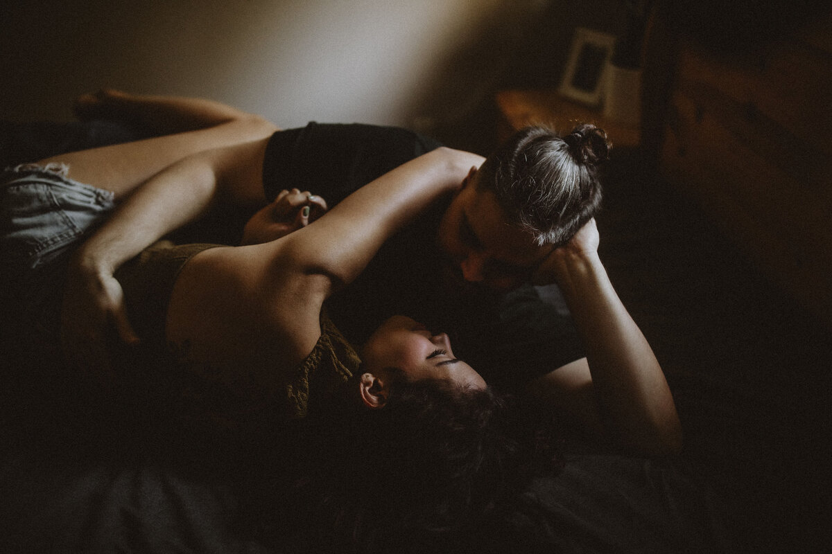 in-home-intimate-couple-photography-lowres-1