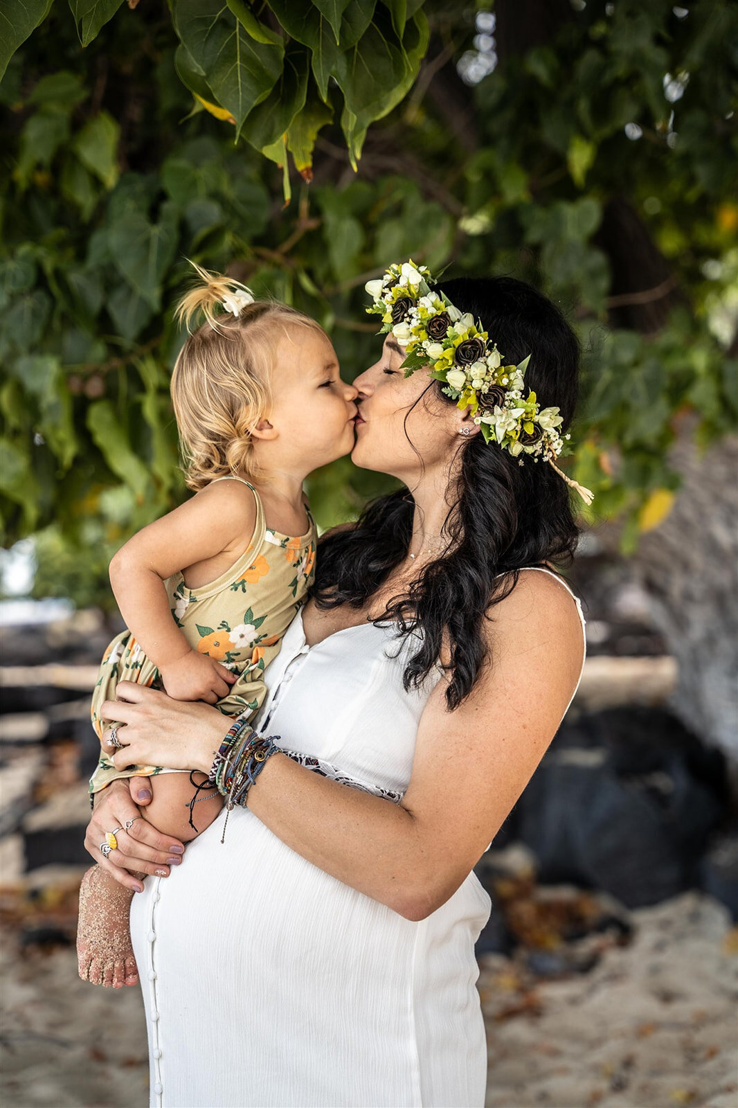 Mom and daughter kissing at hawaiian family photoshoot by Hawaii Adventure Portraits