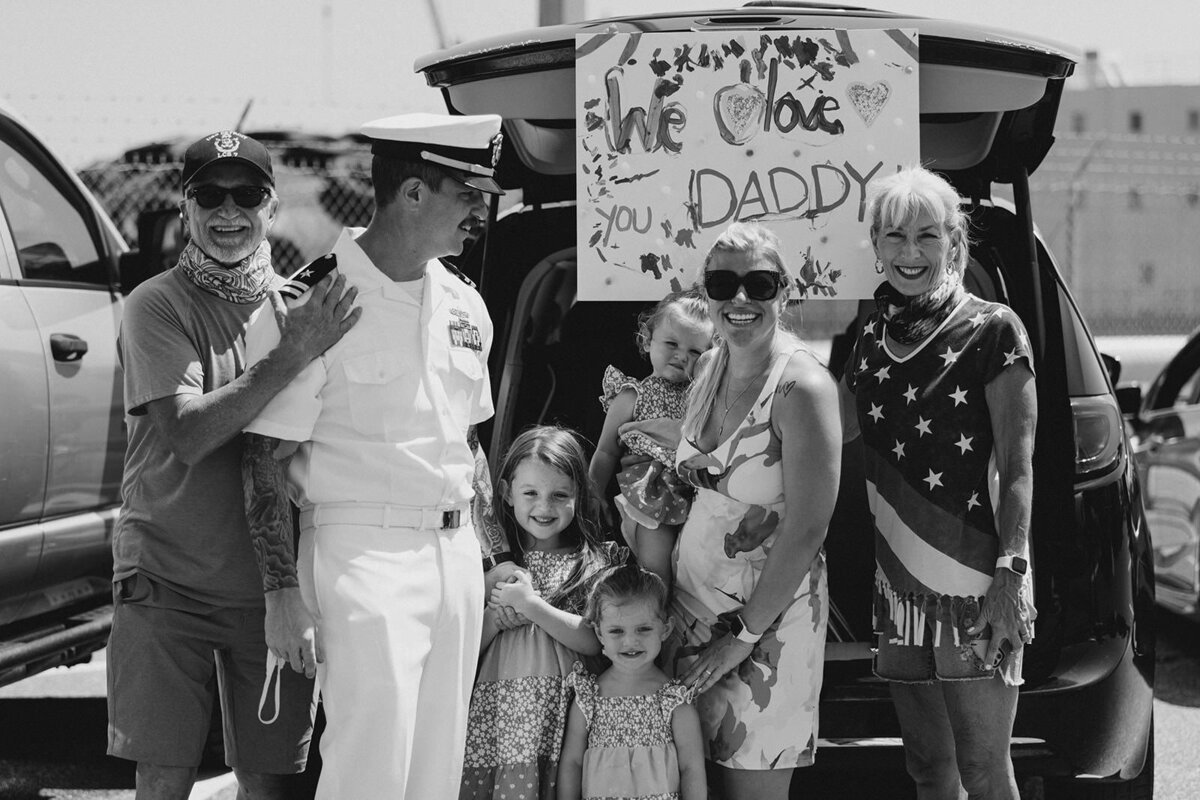 familiy-photos-military-homecoming-san-diego