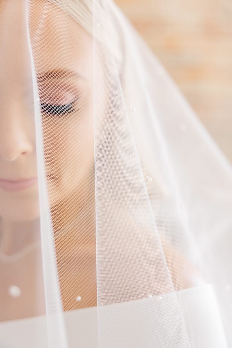 Bride Getting Ready with Mom and Bridesmaids at The Loft on 6th068