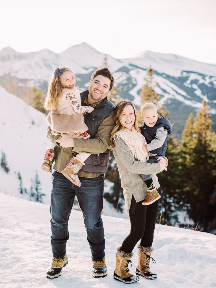 Colorado-Family-Photography-Vail-Mountaintop-Winter-Snowy-Christmas-Photoshoot22