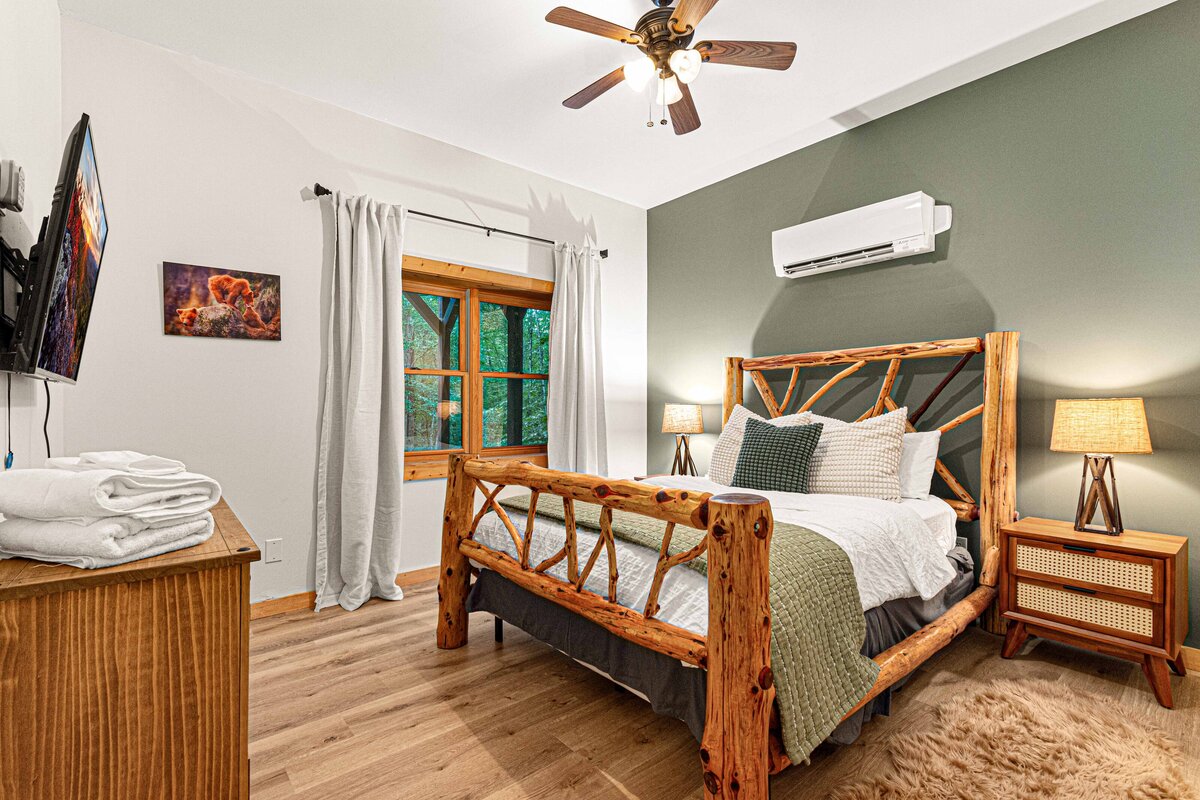 Downstairs Bedroom 1 (1)