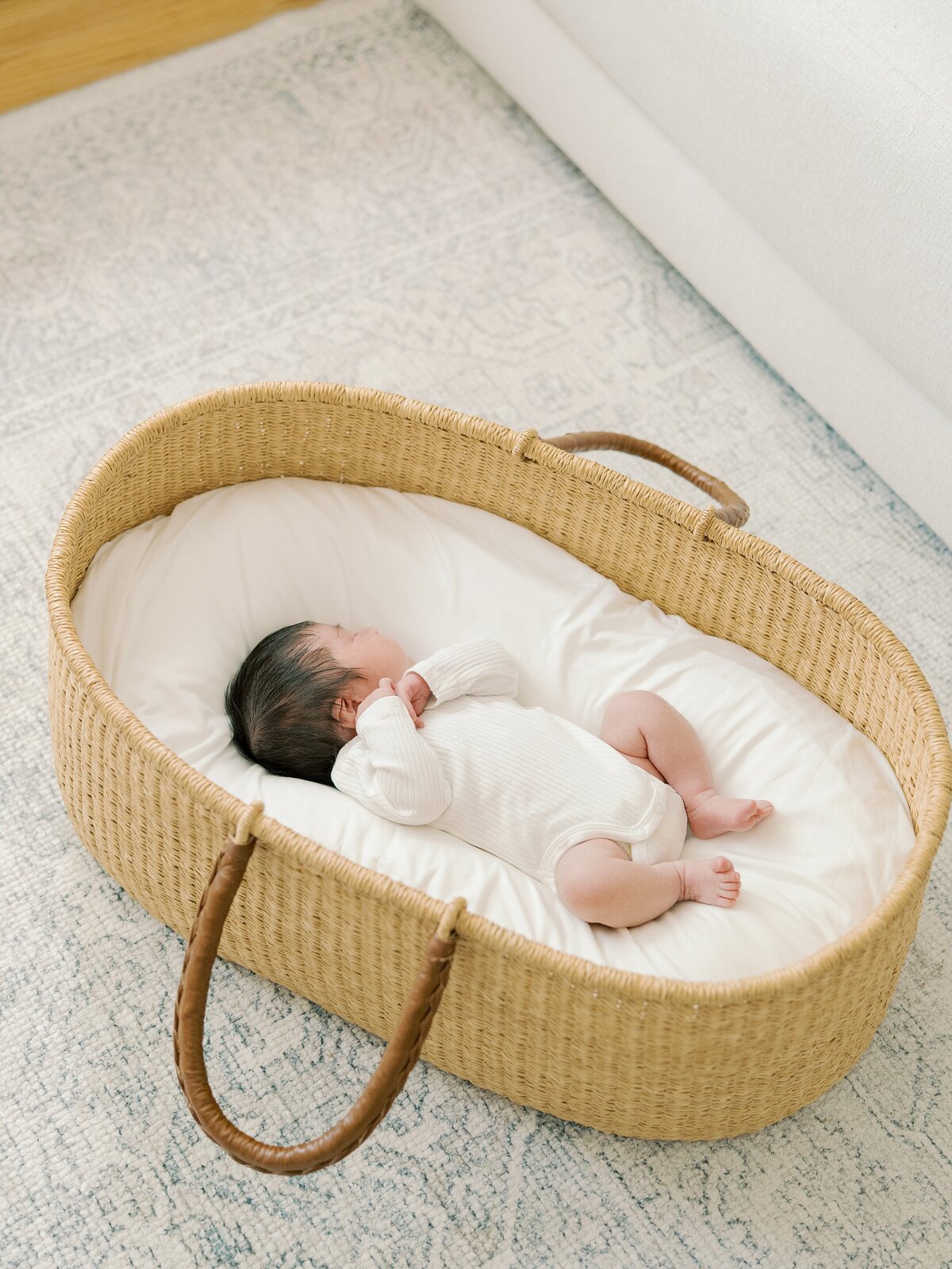 simple-relaxed-northern-virginia-newborn-photographer-lifestyle-photos7