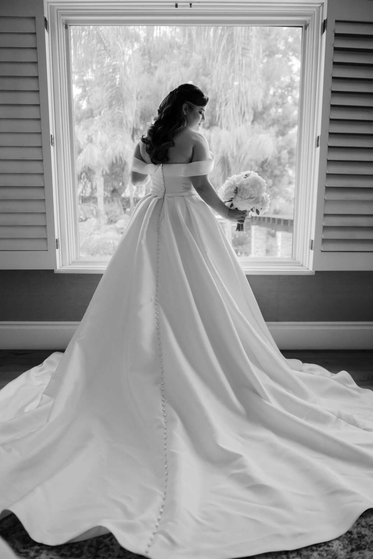Wedding day bridal portraits at a hotel in Los Angeles