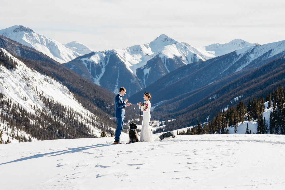 Sam-Murch-Photography-Ouray-Winter-Elopement-with-dog-33