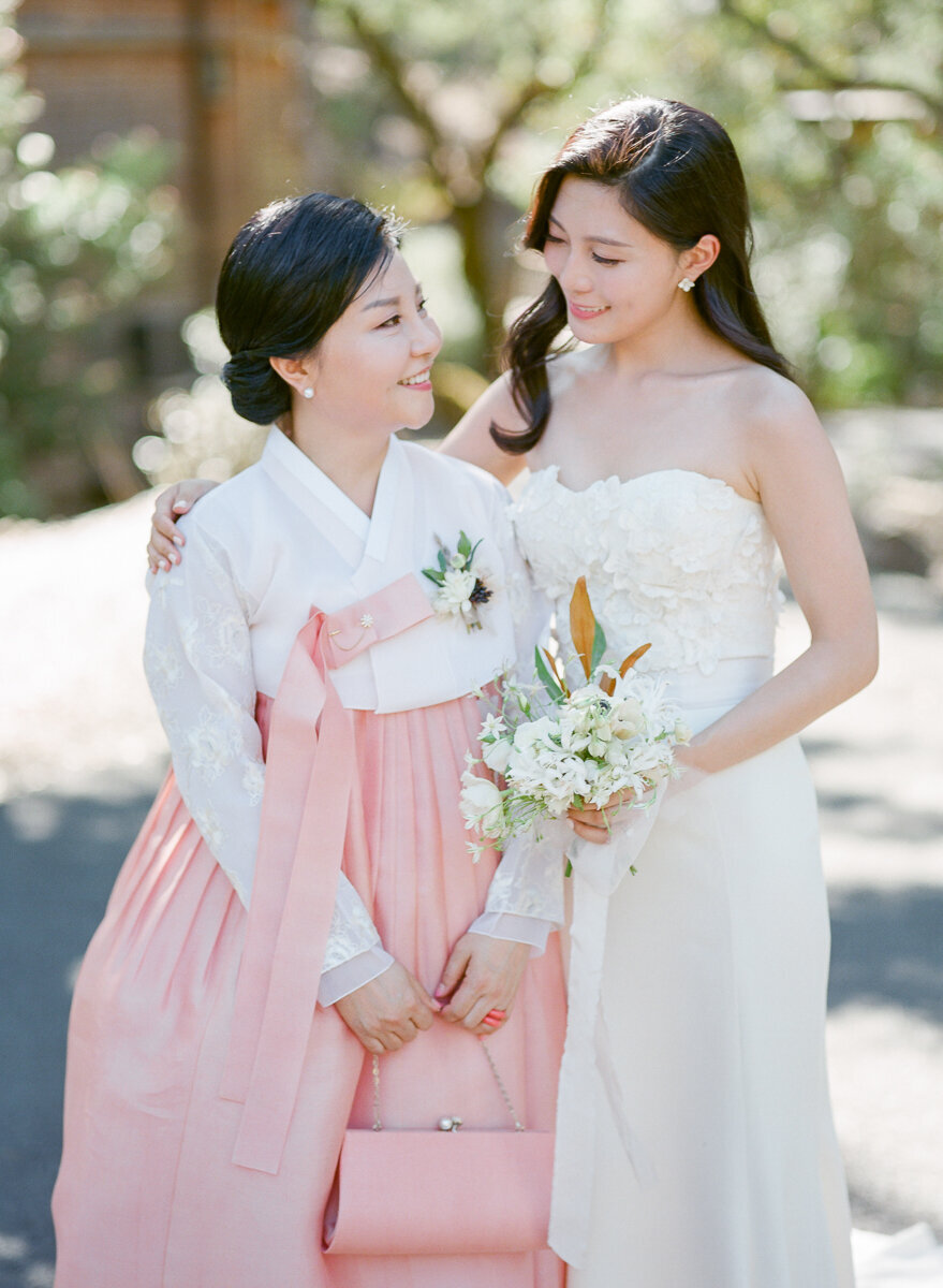 Korean-pyebaek-wedding-napa-wine-country-photographer-the-dejaureguis-erin-hearts-court-0049