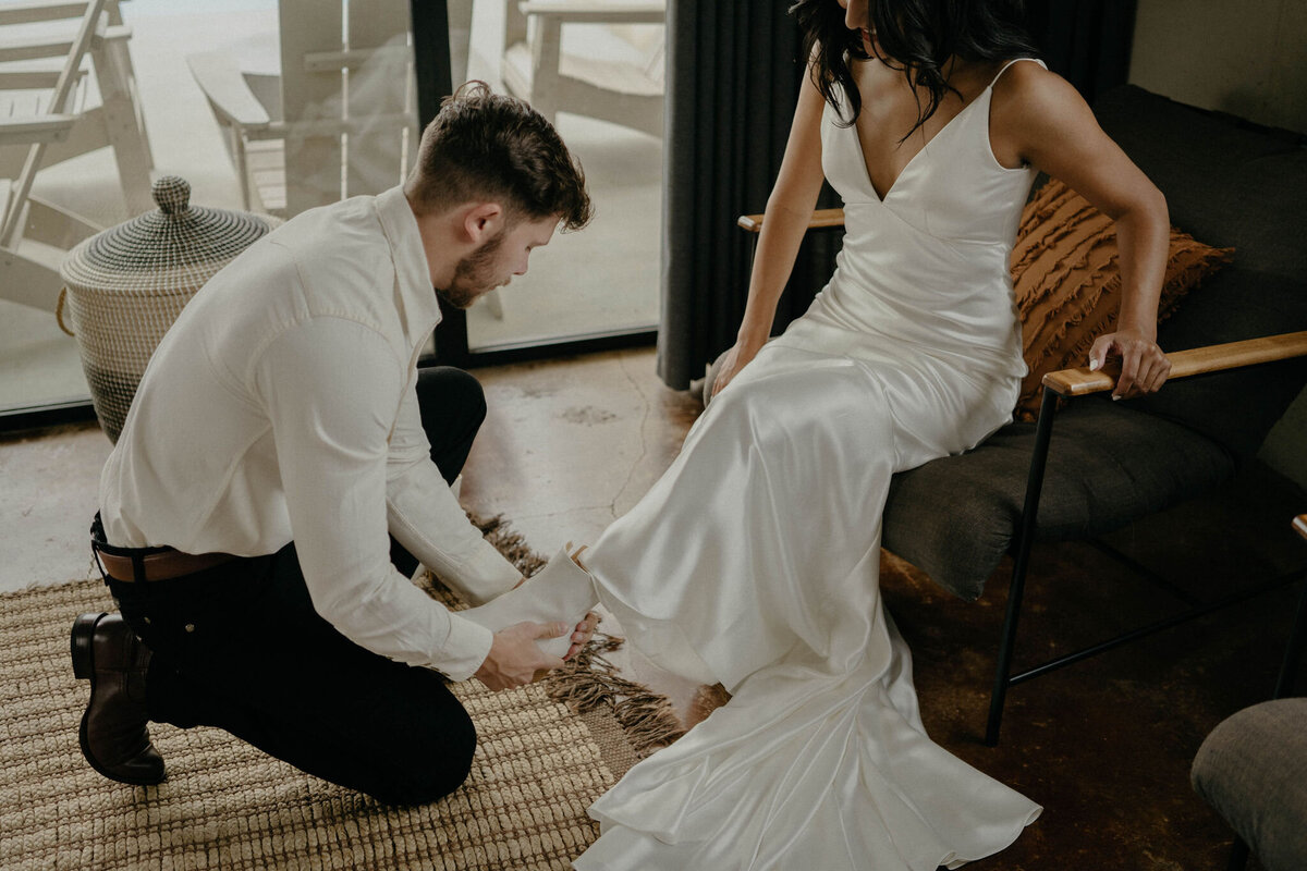 Josh+ElianaGettingReady-201