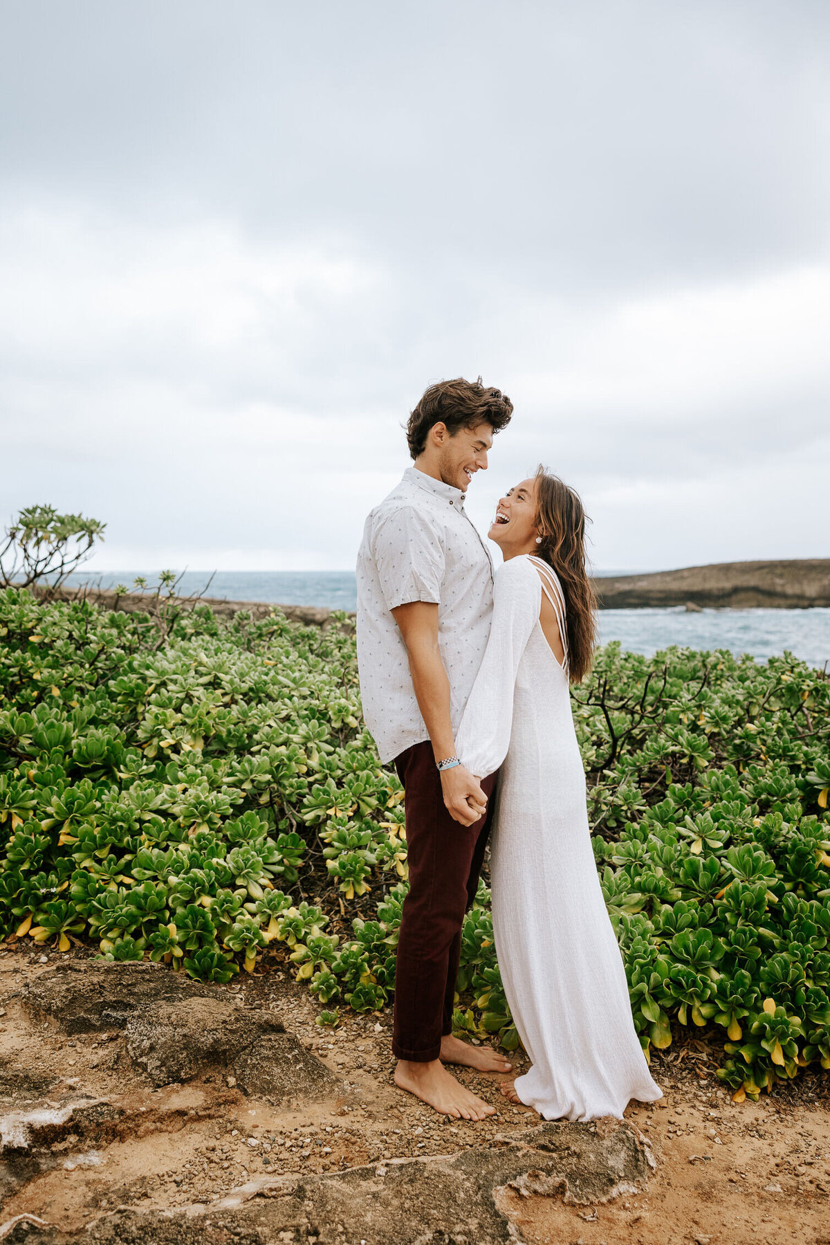 North_Shore_of_Oahu_Engagement_Photos_Skateboards_Laie_Kahuku_Haleiwa-21