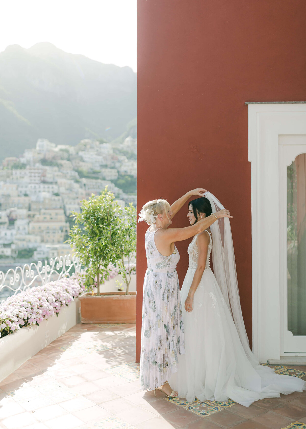 chloe-winstanley-italian-wedding-positano-provinos-bride-veil