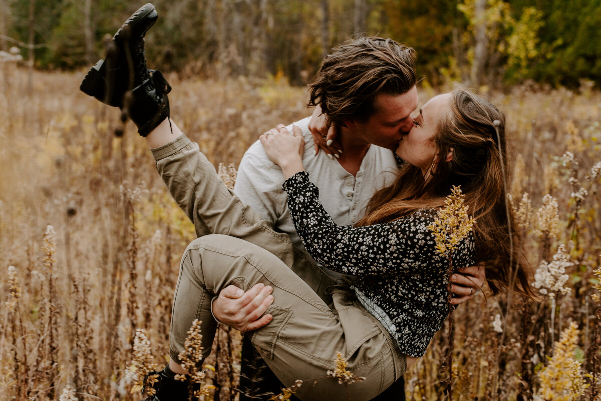 couple kissing in wheat field