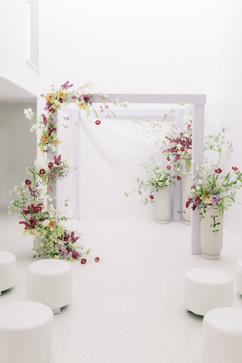 modern-springtime-art-gallery-wedding-couple