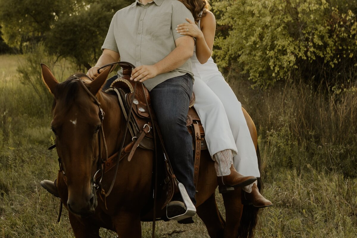 iowa-engagement-with-horses-8
