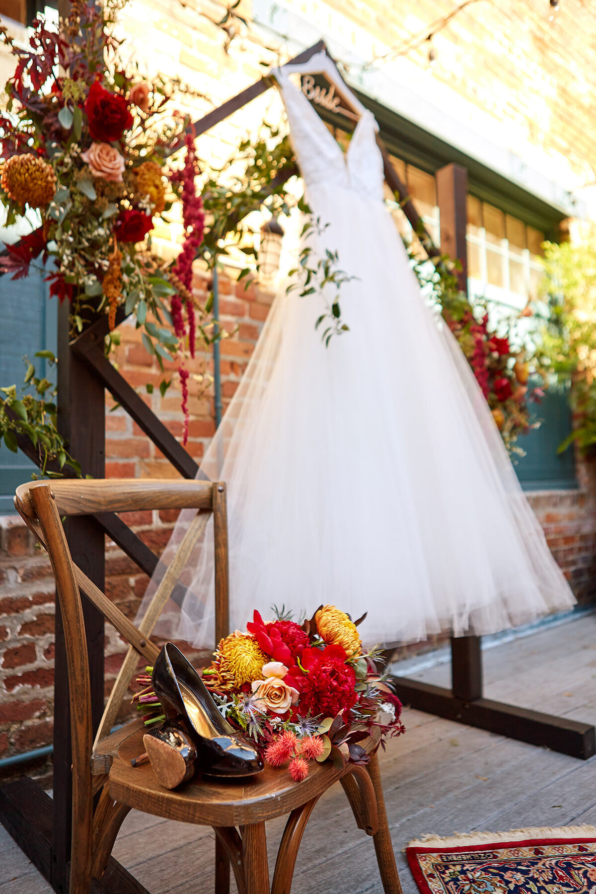 Luxe-By-Lindsay-Poogans-Courtyard-charleston-dress-shoes-bouquet