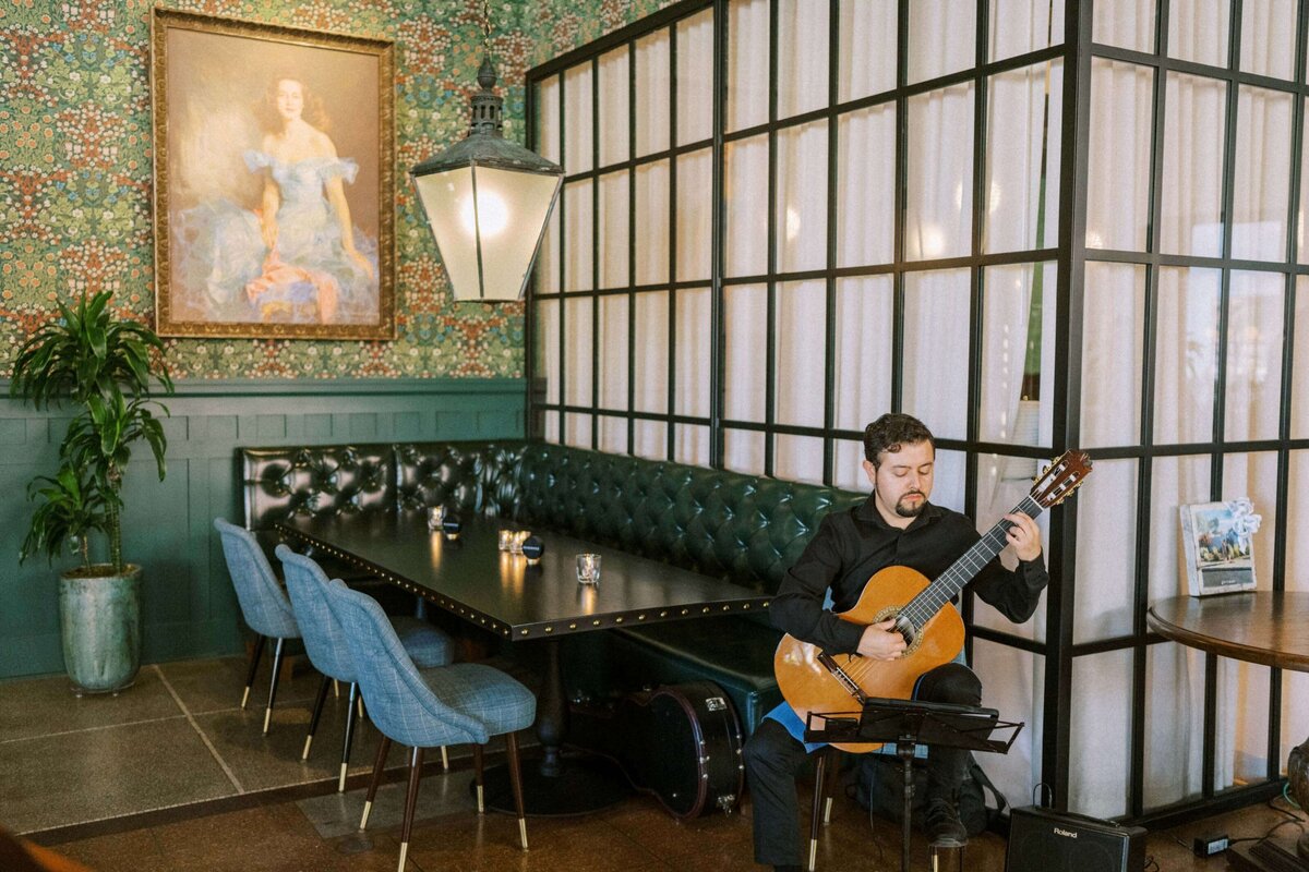 guitarist-for-wedding-ceremony