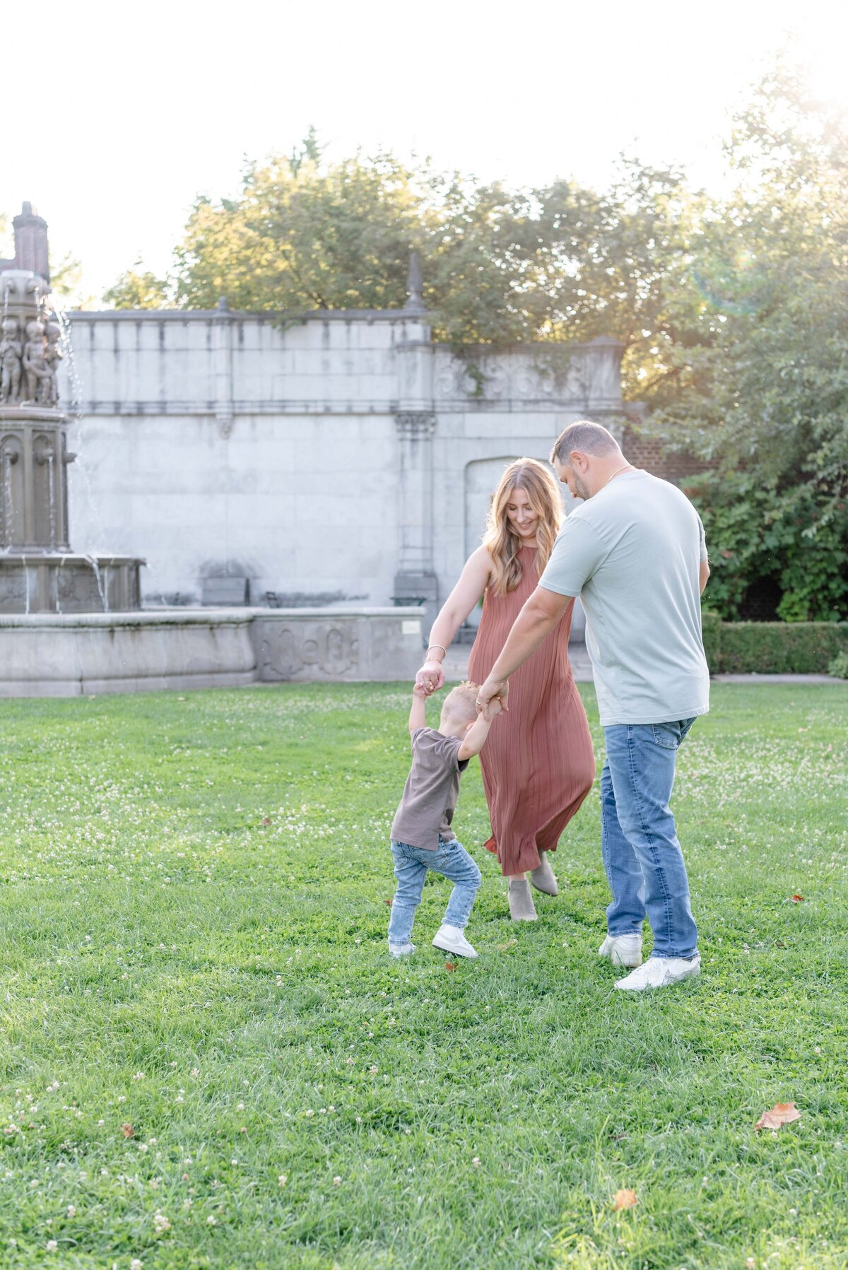 Pittsburgh-PA-Family-Session-Magnolia-And-Grace-Photography-Co-Melon-Park-Walled-Garden-KorieV# (1)-12