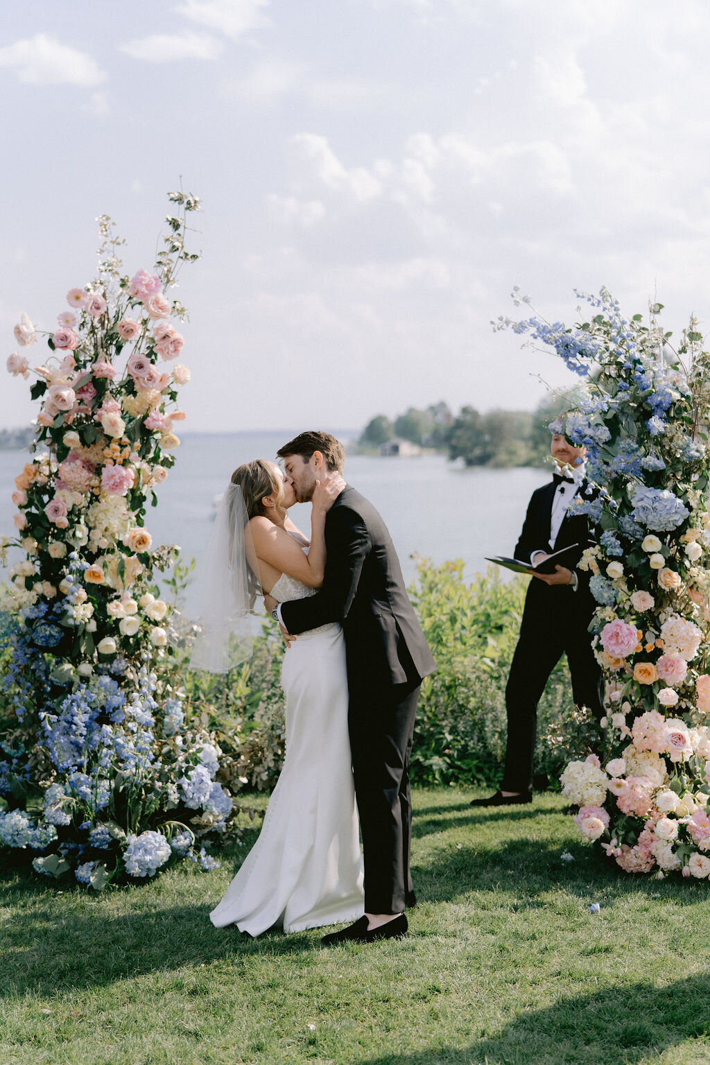 NikkiSanterre_EastCoastLuxuryWeddingPhotographer_TidesInnWedding_Katie&Greg-250