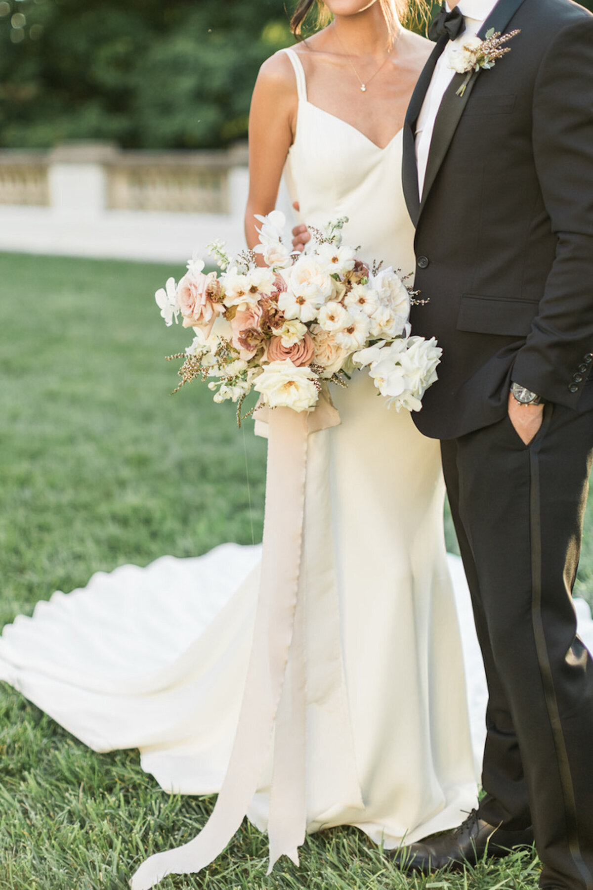 bridal-bouquet-garden-micro-wedding-2