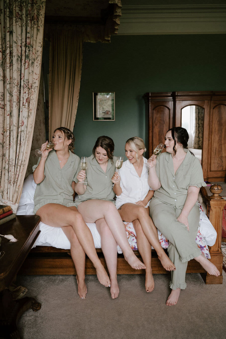 Nicola-Campbell-Timeless-Wedding-Photographer-Scotland-Errol-Park-Siobhan&Cameron-16