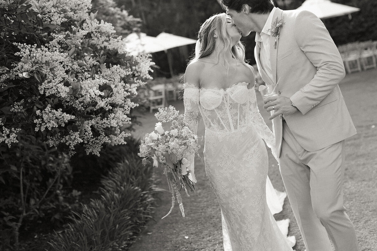 nikkinetzerphotos-wrightsvillemanorwedding-wilmingtonncphotographer-gardenpartyweddinginspo-4792_websize