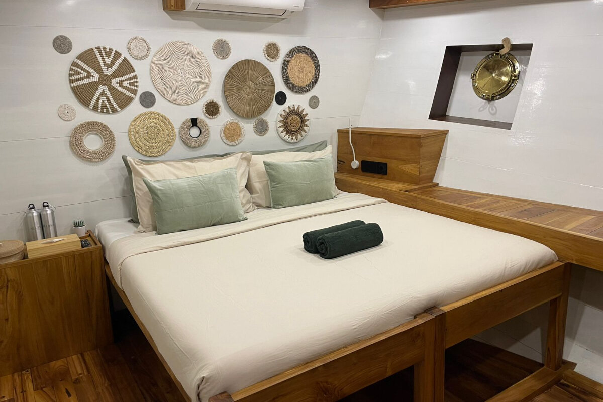 Siloina Luxury Surf Yacht Charter Mentawais - Cabins and Interior-1725413924972