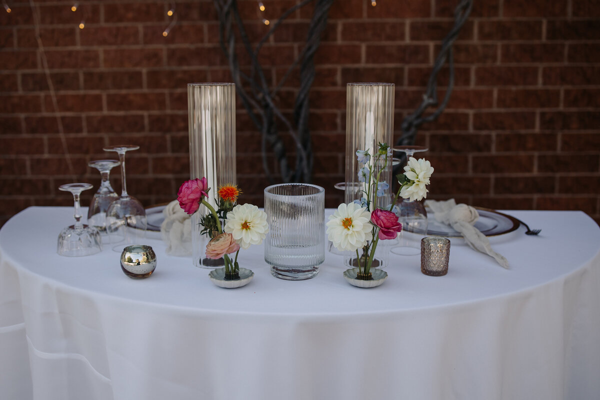 Colorful art museum wedding florals araiza florals 8