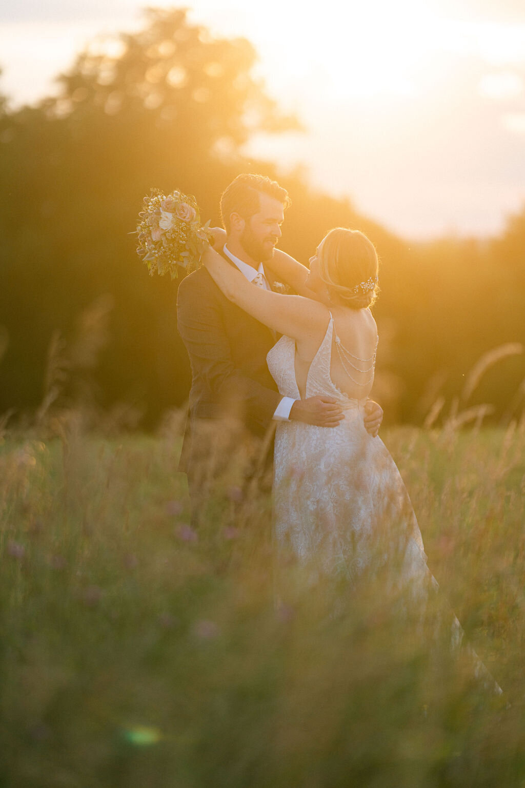 golden-hour-wedding-photos-upstate-venue