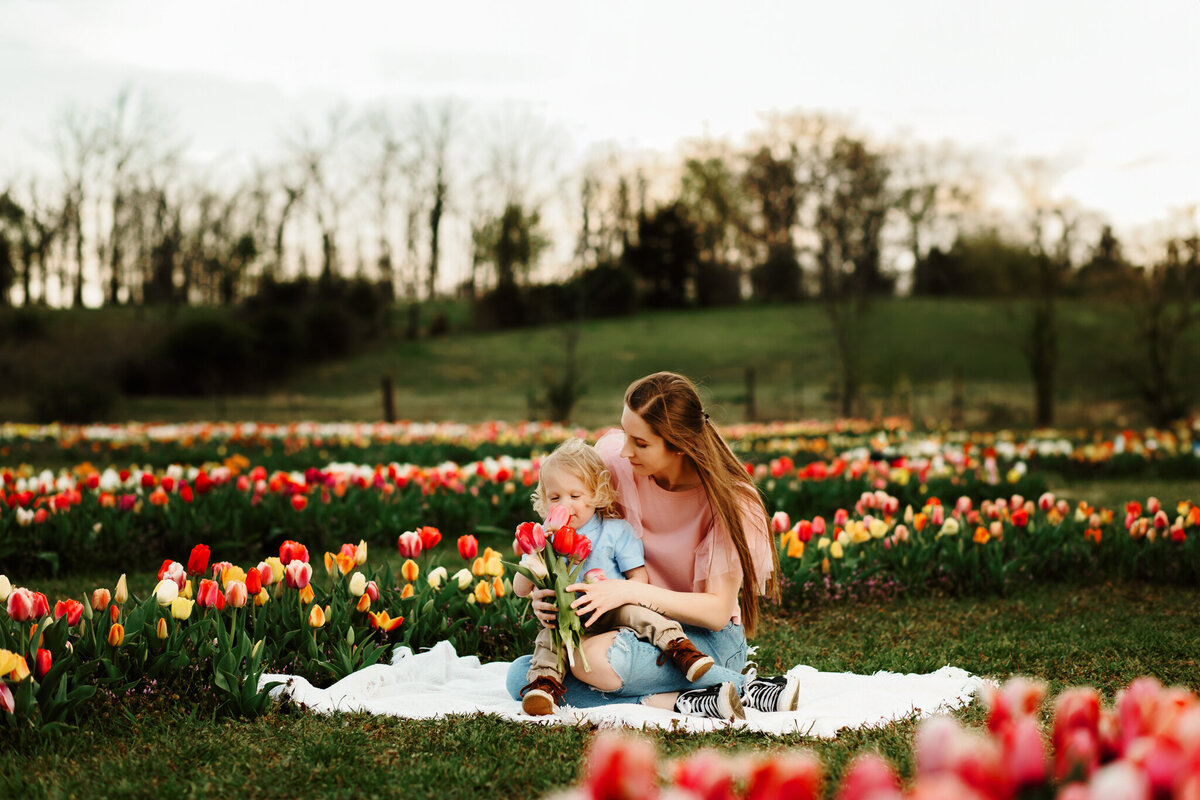 Motherhood photography NW Arkansas, motherhood portraits near me, mommy and me photography NW Arkansas