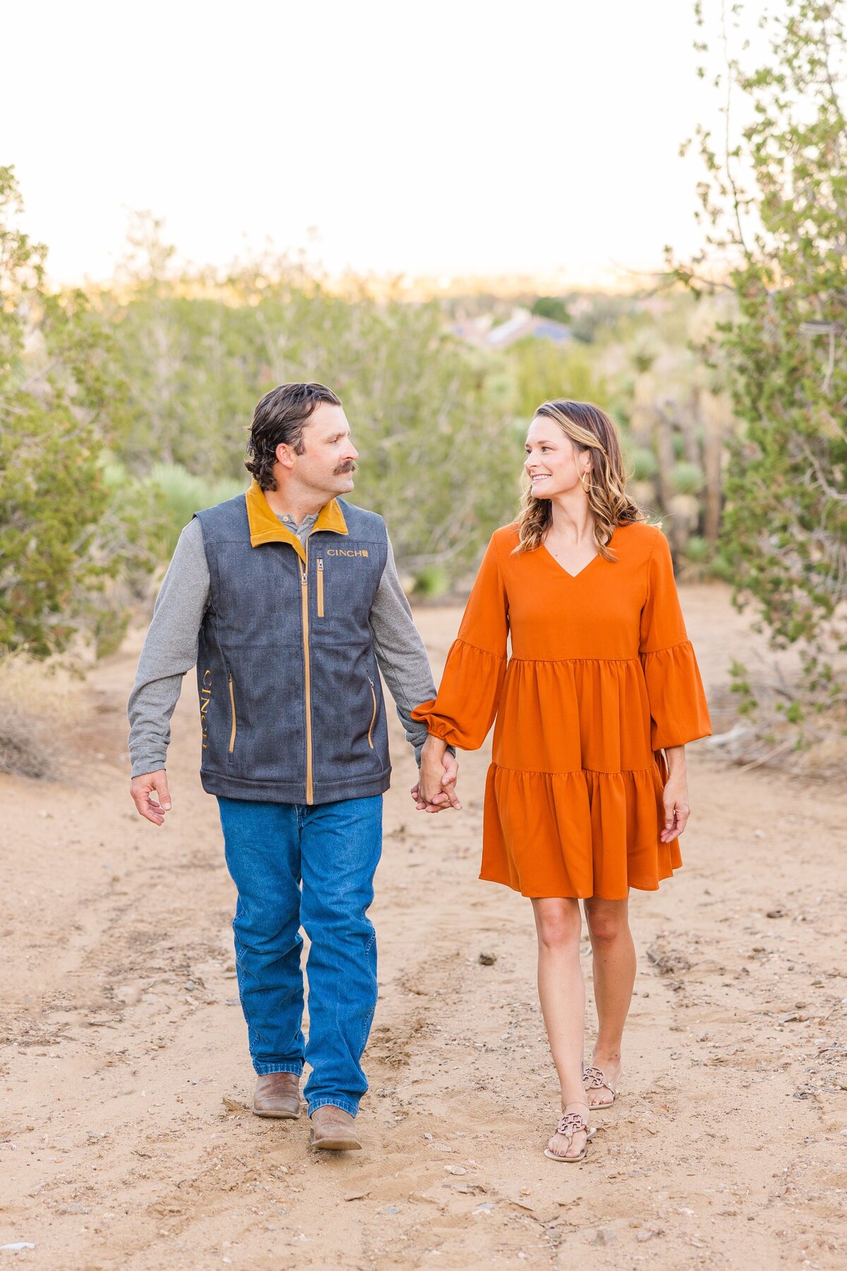 Desert-couple-portrait-Aronoff-Photography-2