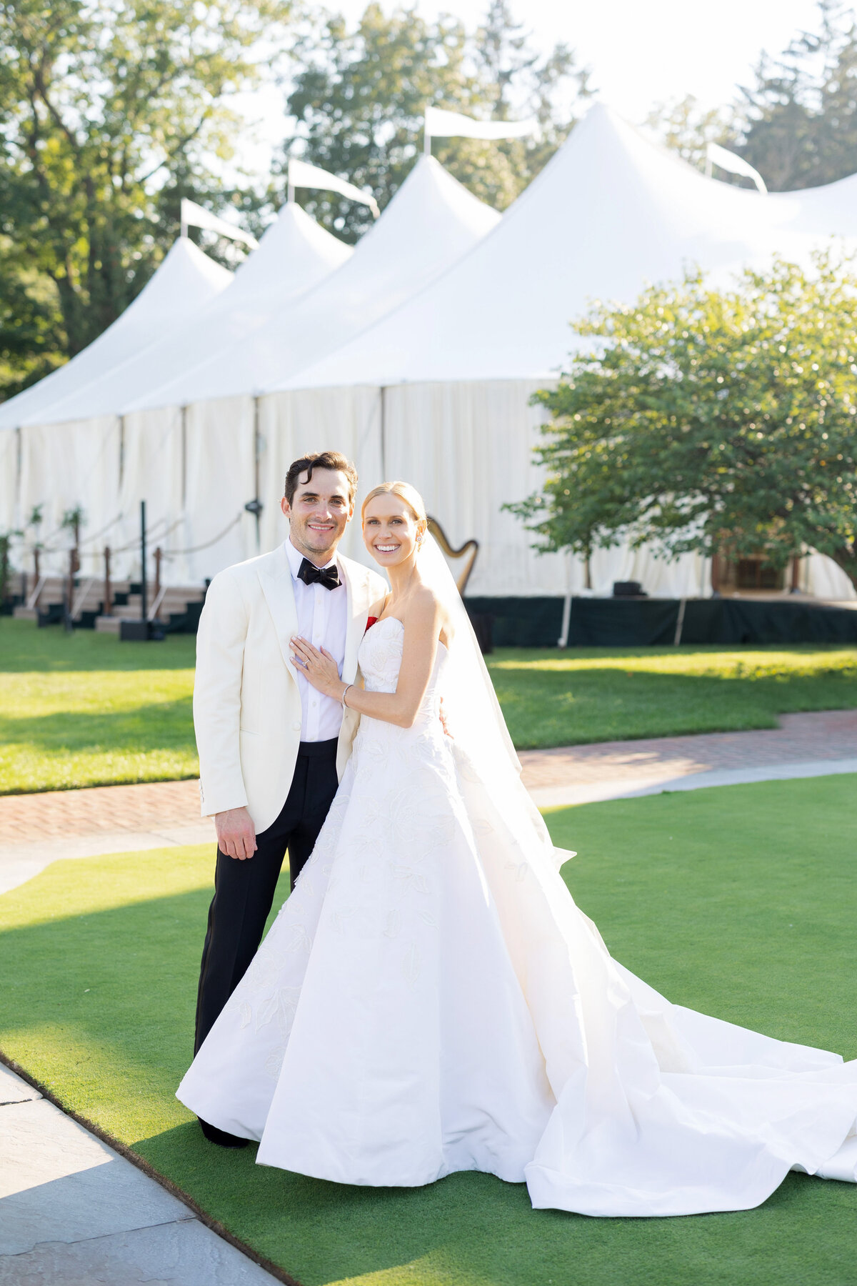 shoreacres-lake-bluff-tent-wedding-by-olivialeigh-71